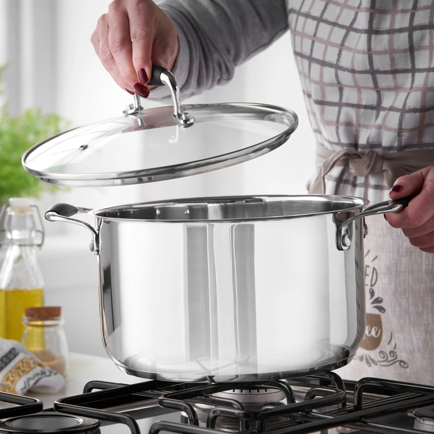 Lewis's Stainless Steel Stockpot 24cm With Glass Lid - Silver 3 Lewis's Stainless Steel Stockpot 24cm With Glass Lid - Silver - Image 3