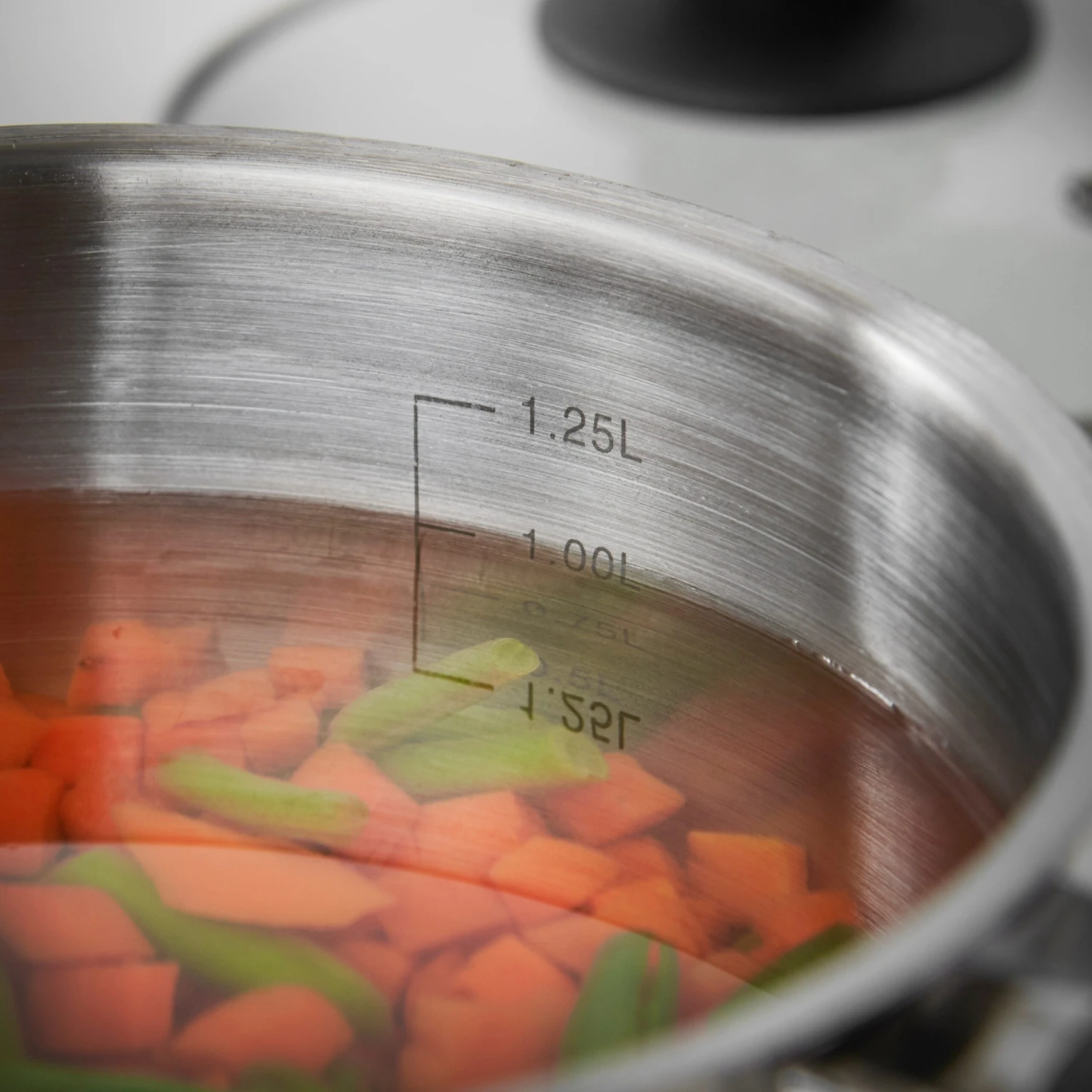 Lewis's 5 Piece Stainless Steel Pan Set With Bakelite Handle & Knob Home Kitchen 6 Lewis's 5 Piece Stainless Steel Pan Set With Bakelite Handle & Knob Home Kitchen - Image 6