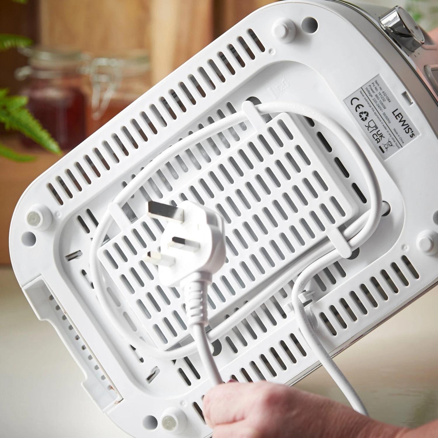 Lewis's Manhattan 2 Slice Toaster - White 8 Lewis's Manhattan 2 Slice Toaster - White - Image 8