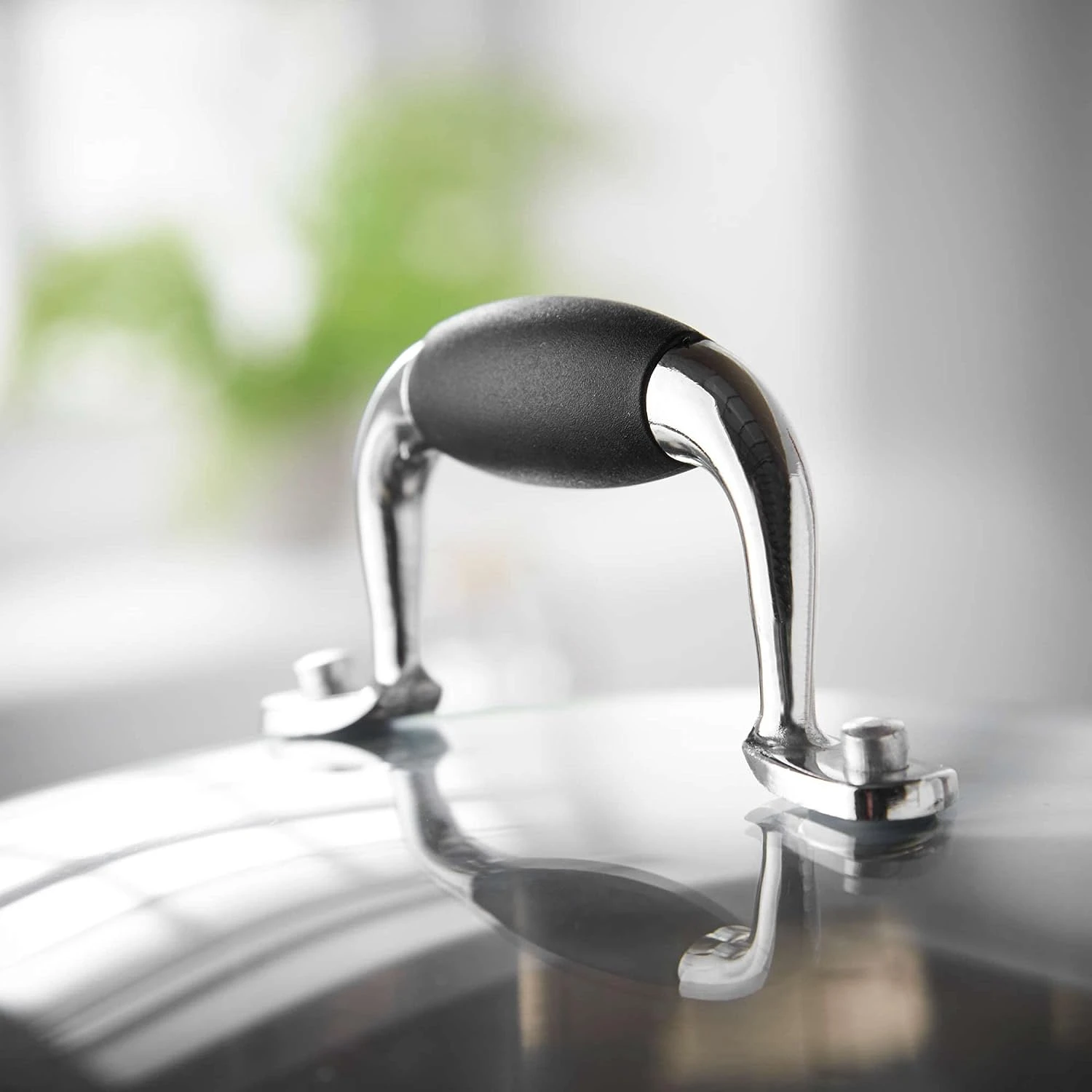 Lewis's Stainless Steel Stockpot 24cm With Glass Lid - Silver 4 Lewis's Stainless Steel Stockpot 24cm With Glass Lid - Silver - Image 4