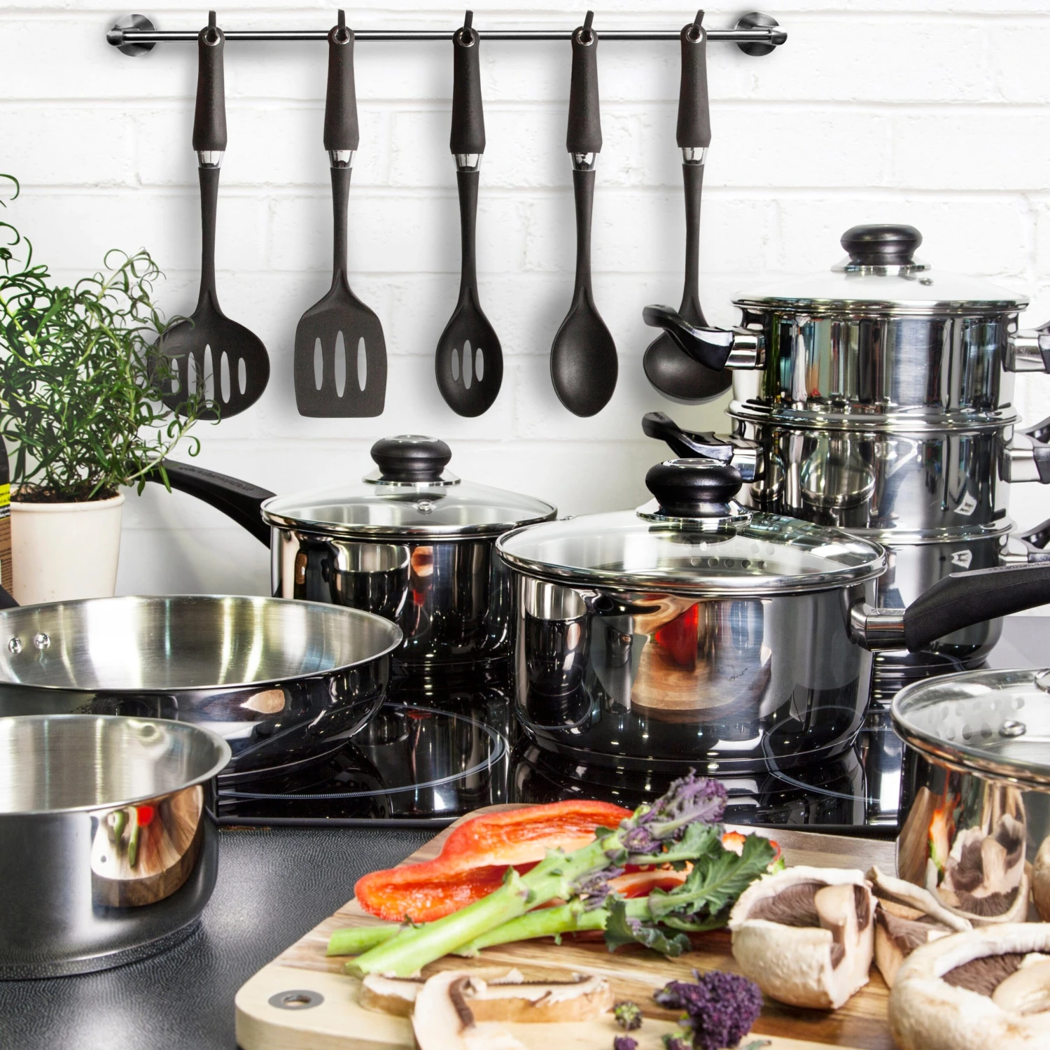 Morphy Richards Stainless Steel Pan Set 5 Piece 4 Morphy Richards Stainless Steel Pan Set 5 Piece - Image 4