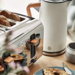 Swan Nordic Cordless Kettle 1.7L - White -Home Furnishing Serie Shop SK14610WHTN LIFESTYLE 15