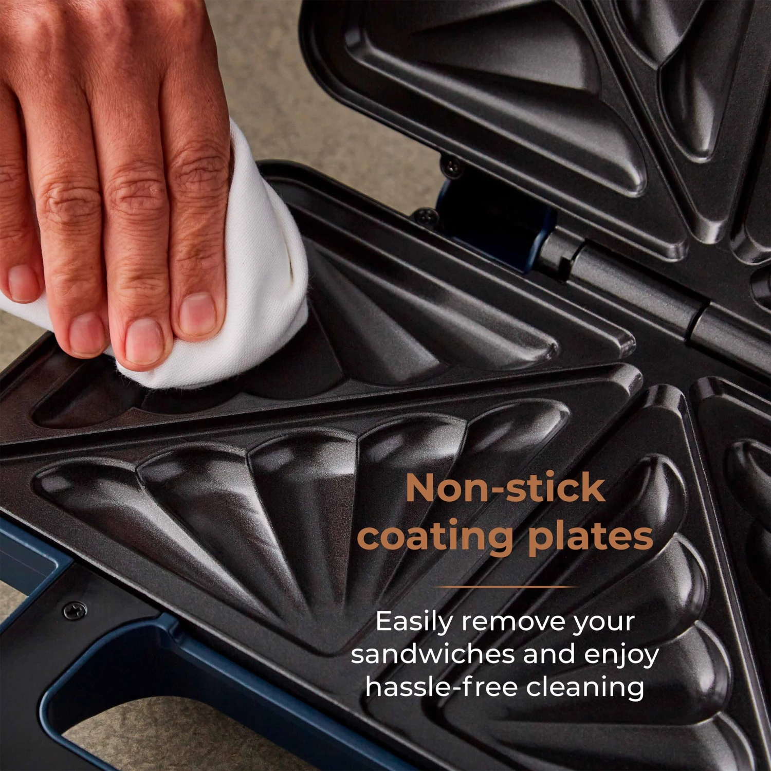 Tower Cavaletto 900W Sandwich Maker - Midnight Blue 5 Tower Cavaletto 900W Sandwich Maker - Midnight Blue - Image 5