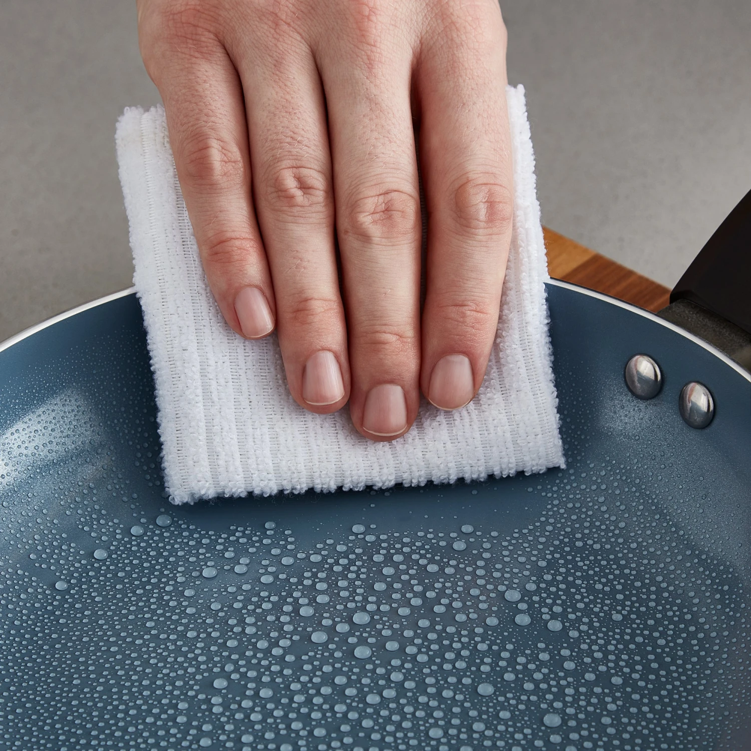 Tower Cerasure 3 Piece Saucepan Set Graphite - Grey 4 Tower Cerasure 3 Piece Saucepan Set Graphite - Grey - Image 4