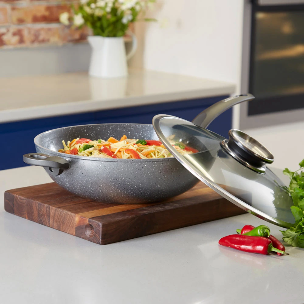 Tower Cerastone Forged Wok 30cm - Grey 2 Tower Cerastone Forged Wok 30cm - Grey - Image 2